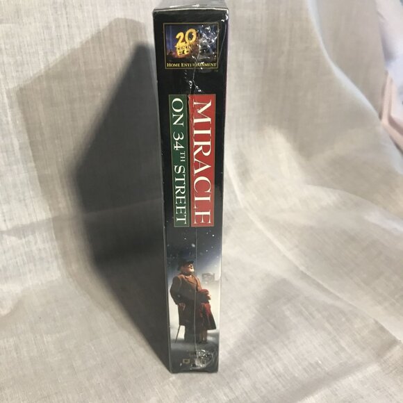 Miracle On 34th Street VHS 1994 20th Century Fox Home Entertainment NEW VCR - Picture 3 of 4
